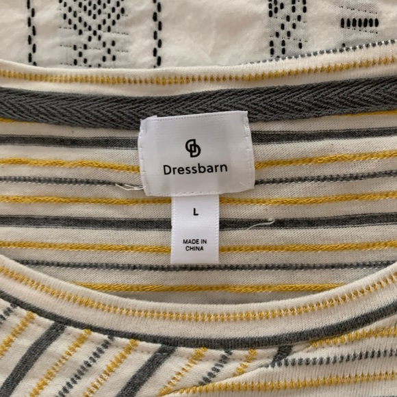 Woman’s short sleeve T with knotted waist. - Picture 3 of 4